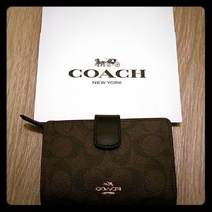 NWT Coach wallet WITH gift box!